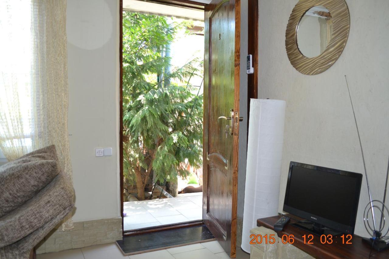 U Palycha Guest House Sukhumi Ngoại thất bức ảnh