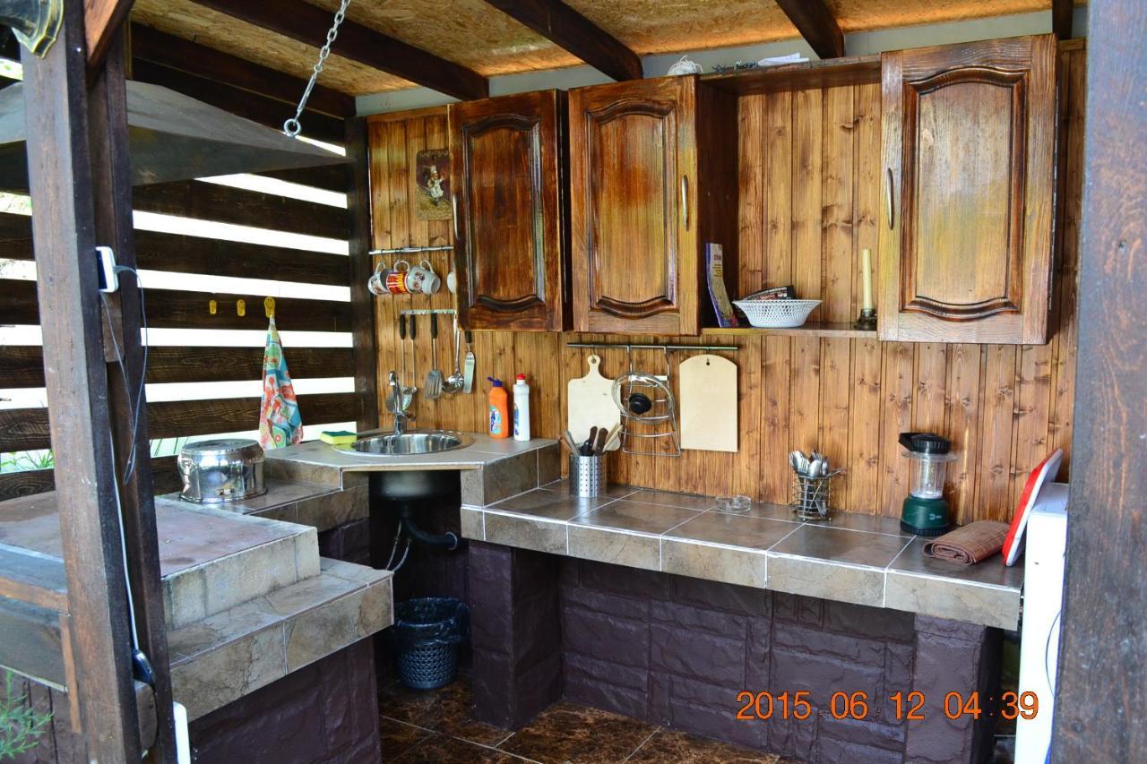 U Palycha Guest House Sukhumi Ngoại thất bức ảnh