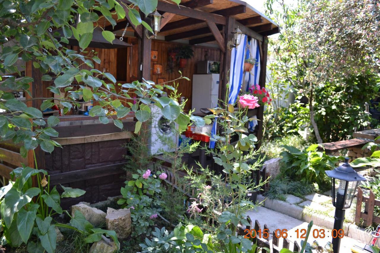 U Palycha Guest House Sukhumi Ngoại thất bức ảnh