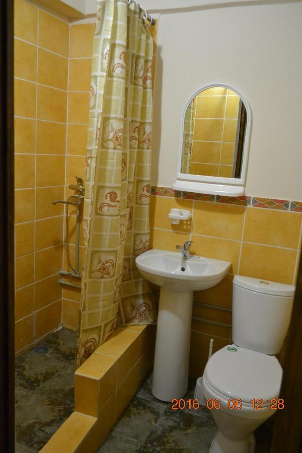 U Palycha Guest House Sukhumi Ngoại thất bức ảnh