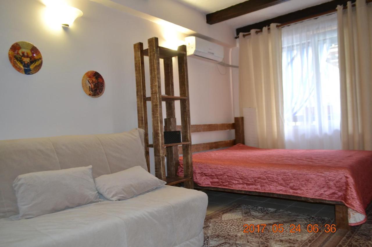 U Palycha Guest House Sukhumi Ngoại thất bức ảnh