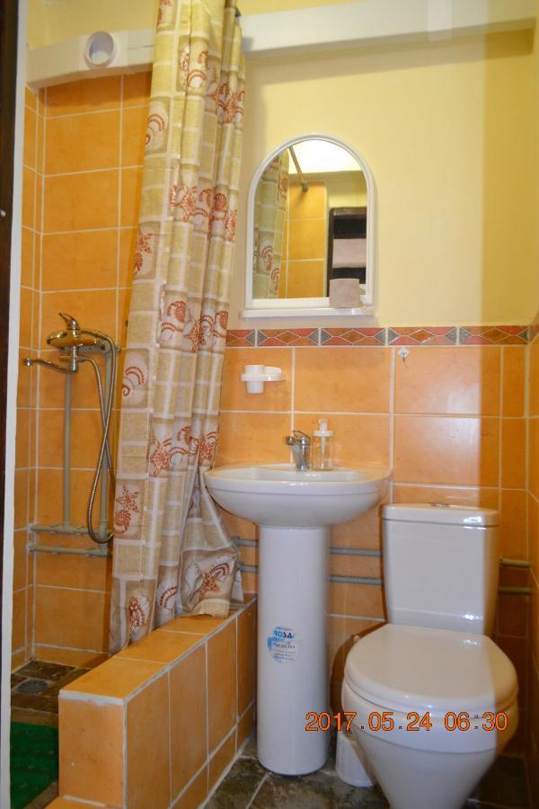 U Palycha Guest House Sukhumi Ngoại thất bức ảnh
