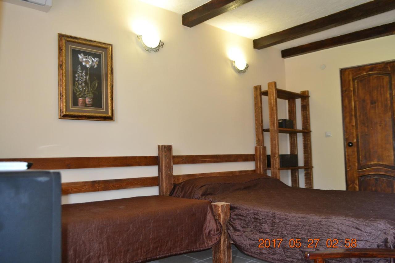 U Palycha Guest House Sukhumi Ngoại thất bức ảnh