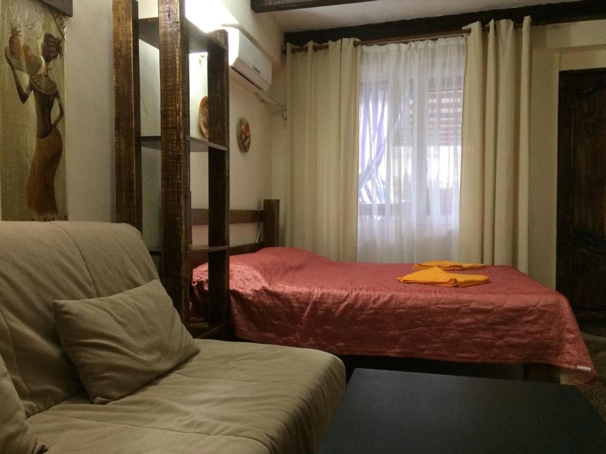 U Palycha Guest House Sukhumi Ngoại thất bức ảnh