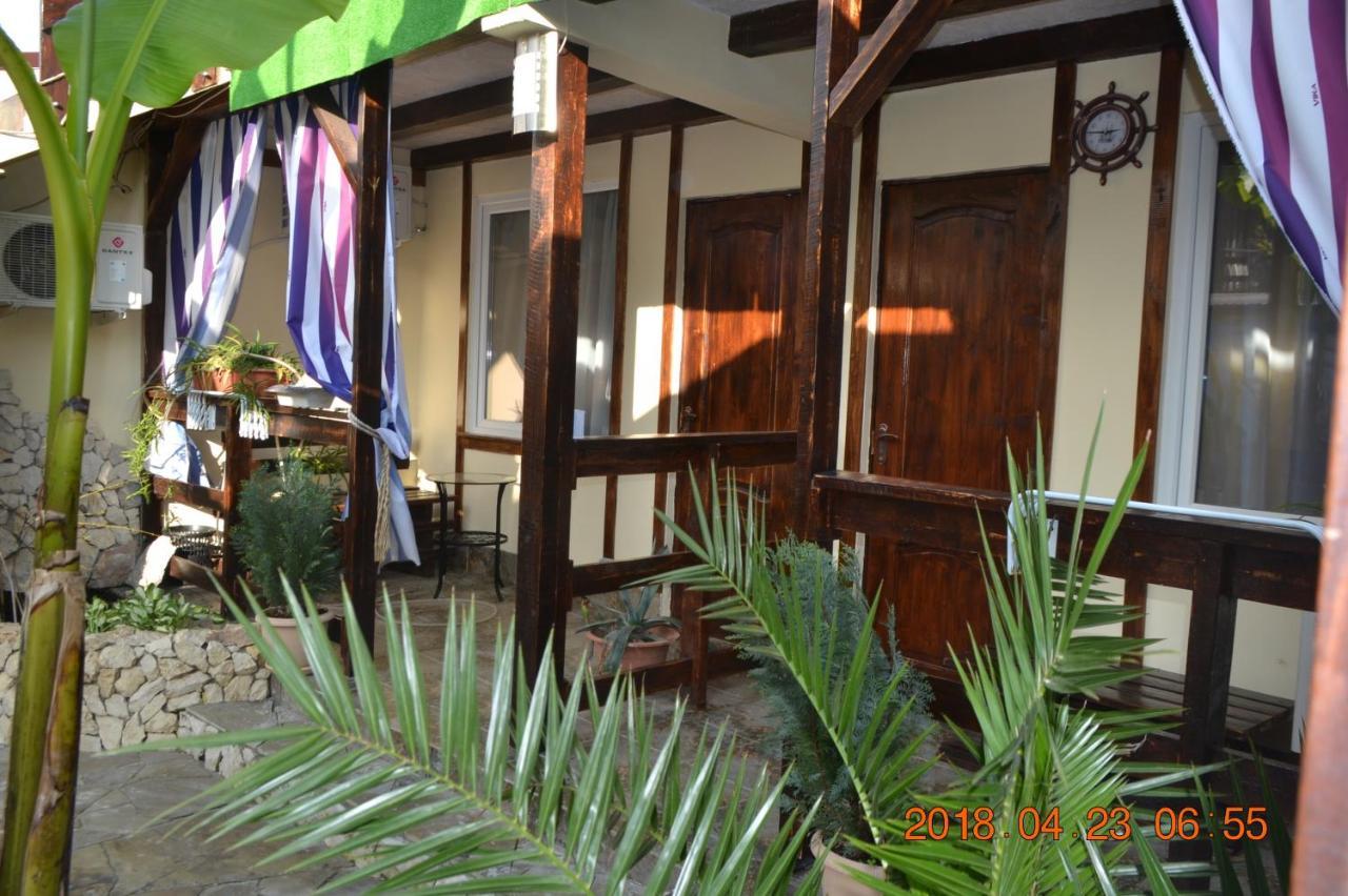 U Palycha Guest House Sukhumi Ngoại thất bức ảnh