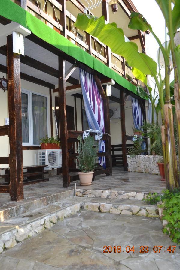 U Palycha Guest House Sukhumi Ngoại thất bức ảnh