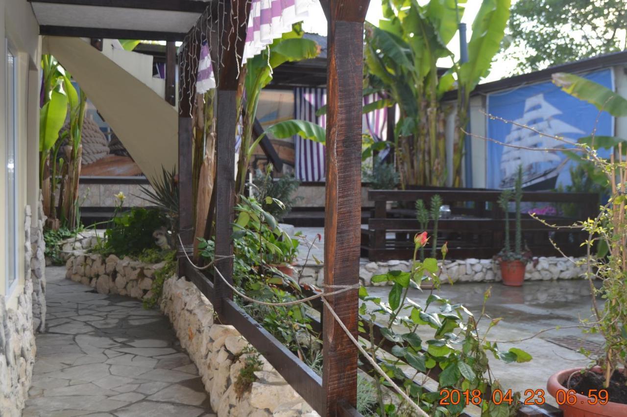 U Palycha Guest House Sukhumi Ngoại thất bức ảnh