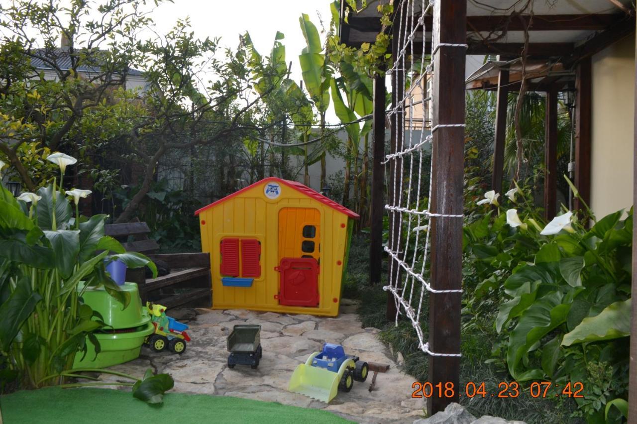 U Palycha Guest House Sukhumi Ngoại thất bức ảnh