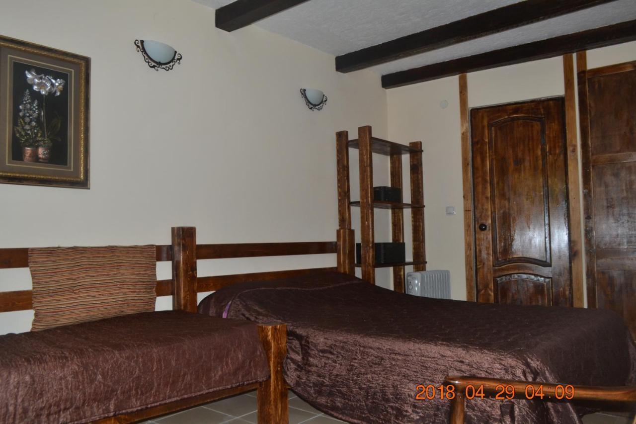 U Palycha Guest House Sukhumi Ngoại thất bức ảnh