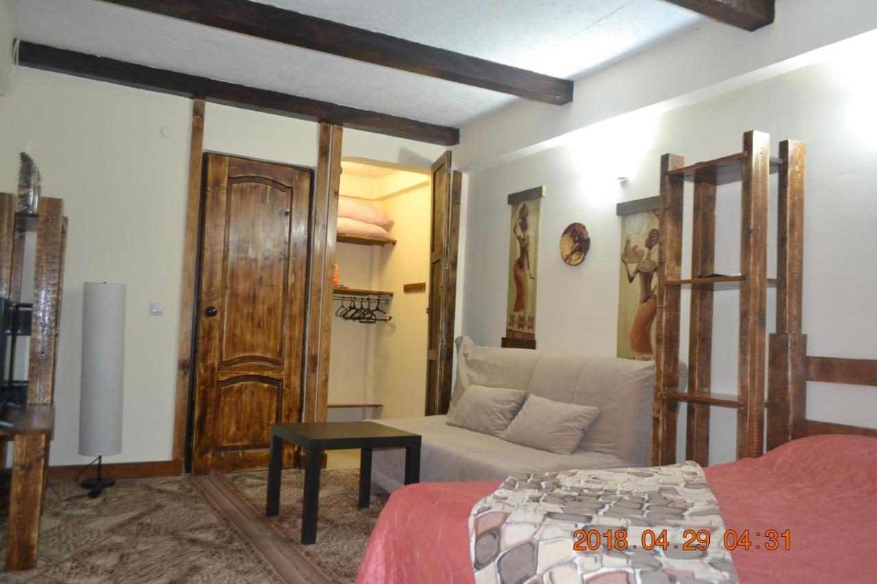 U Palycha Guest House Sukhumi Ngoại thất bức ảnh
