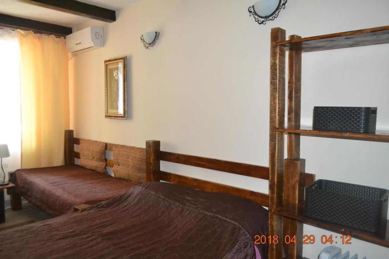 U Palycha Guest House Sukhumi Ngoại thất bức ảnh
