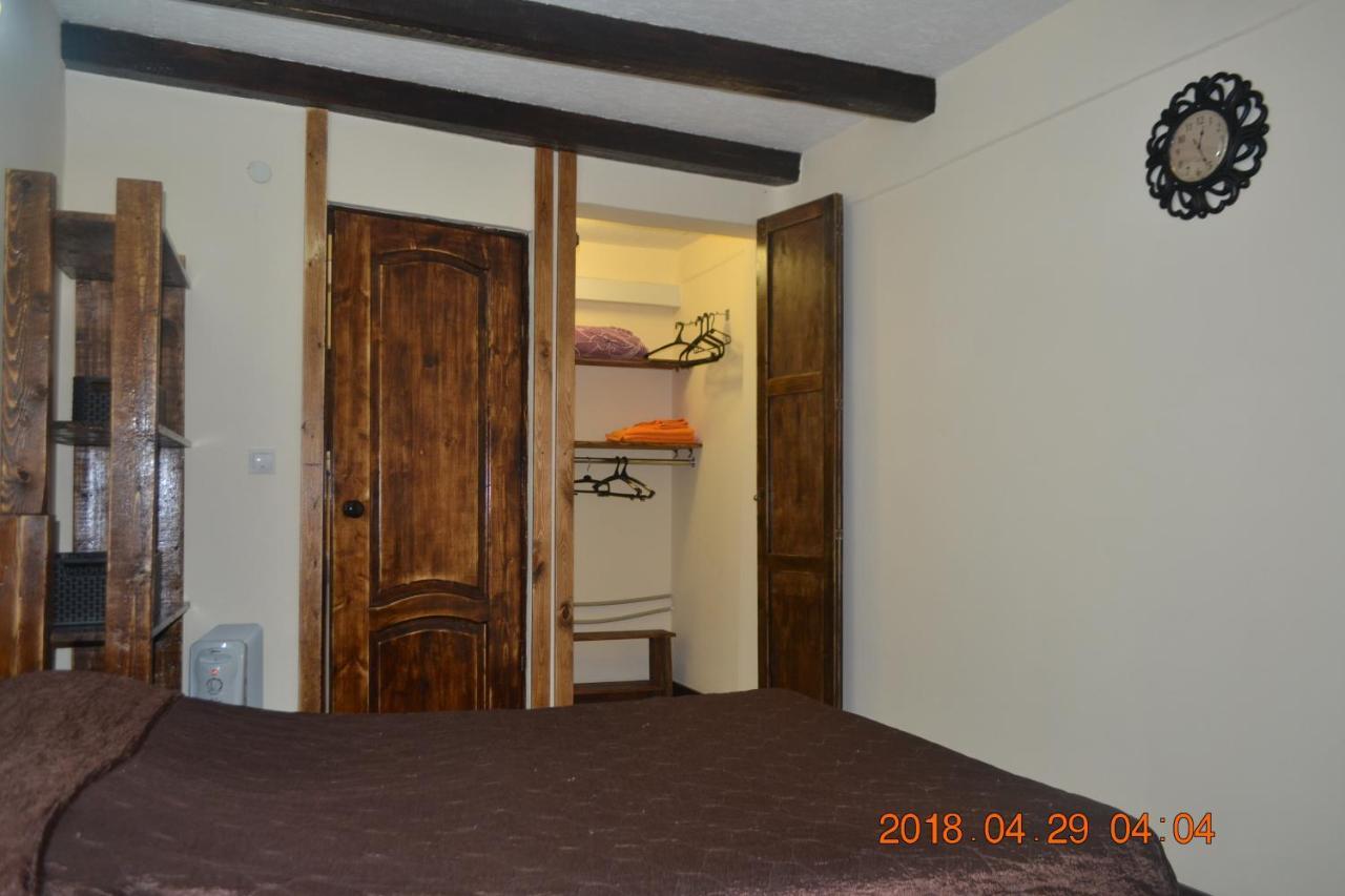 U Palycha Guest House Sukhumi Ngoại thất bức ảnh