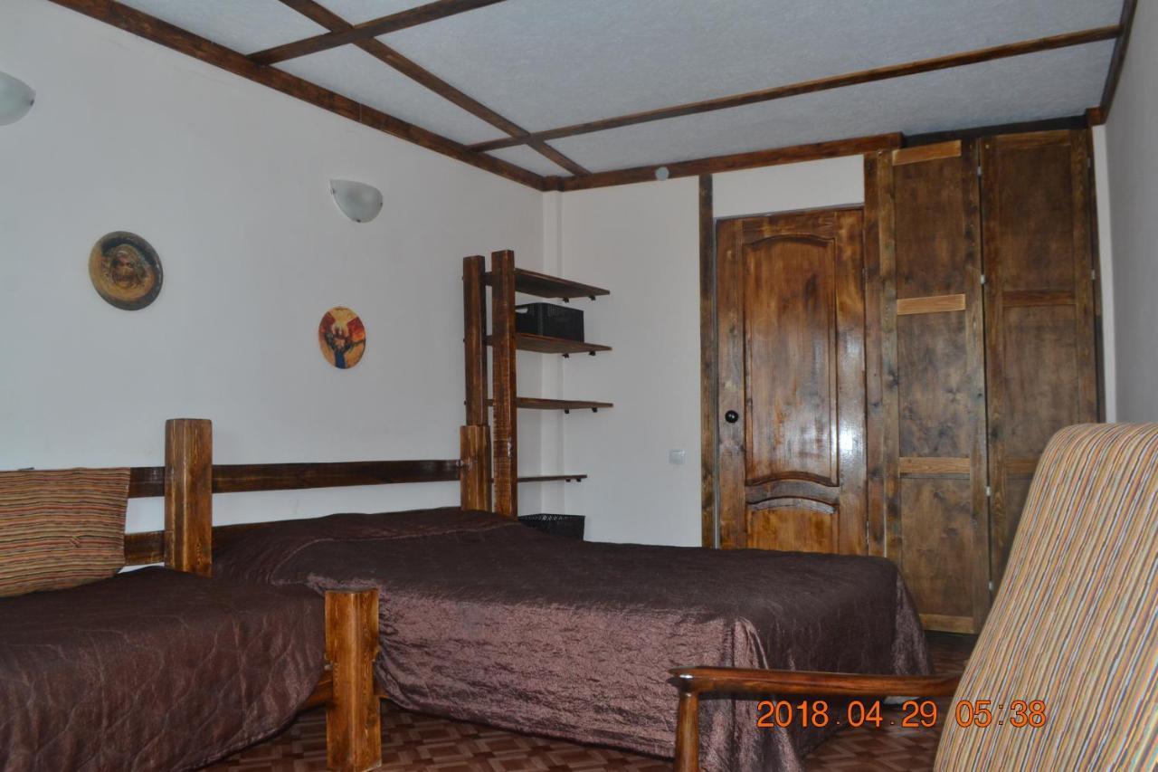 U Palycha Guest House Sukhumi Ngoại thất bức ảnh