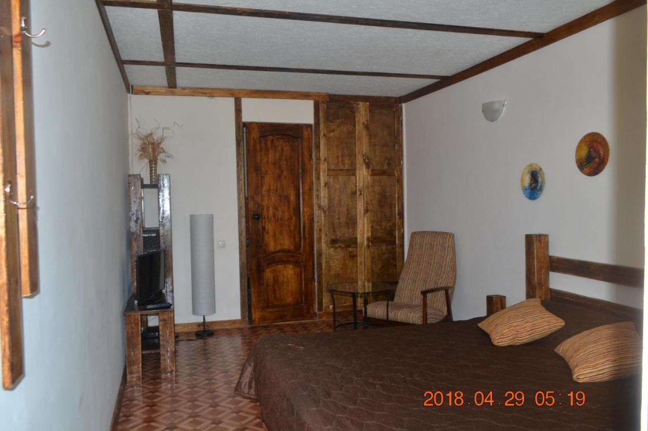 U Palycha Guest House Sukhumi Ngoại thất bức ảnh