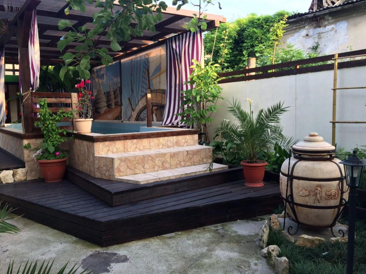 U Palycha Guest House Sukhumi Ngoại thất bức ảnh
