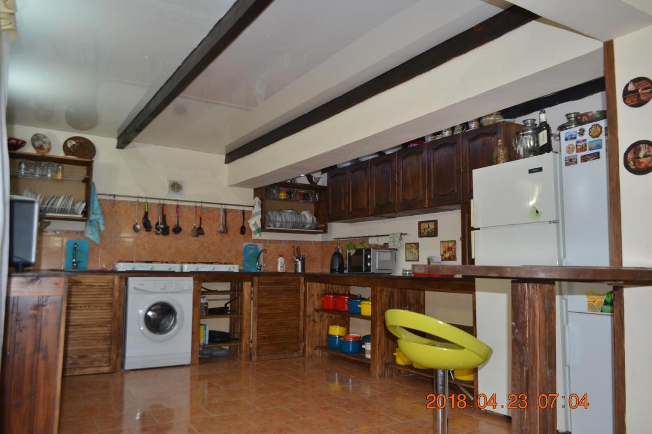U Palycha Guest House Sukhumi Ngoại thất bức ảnh