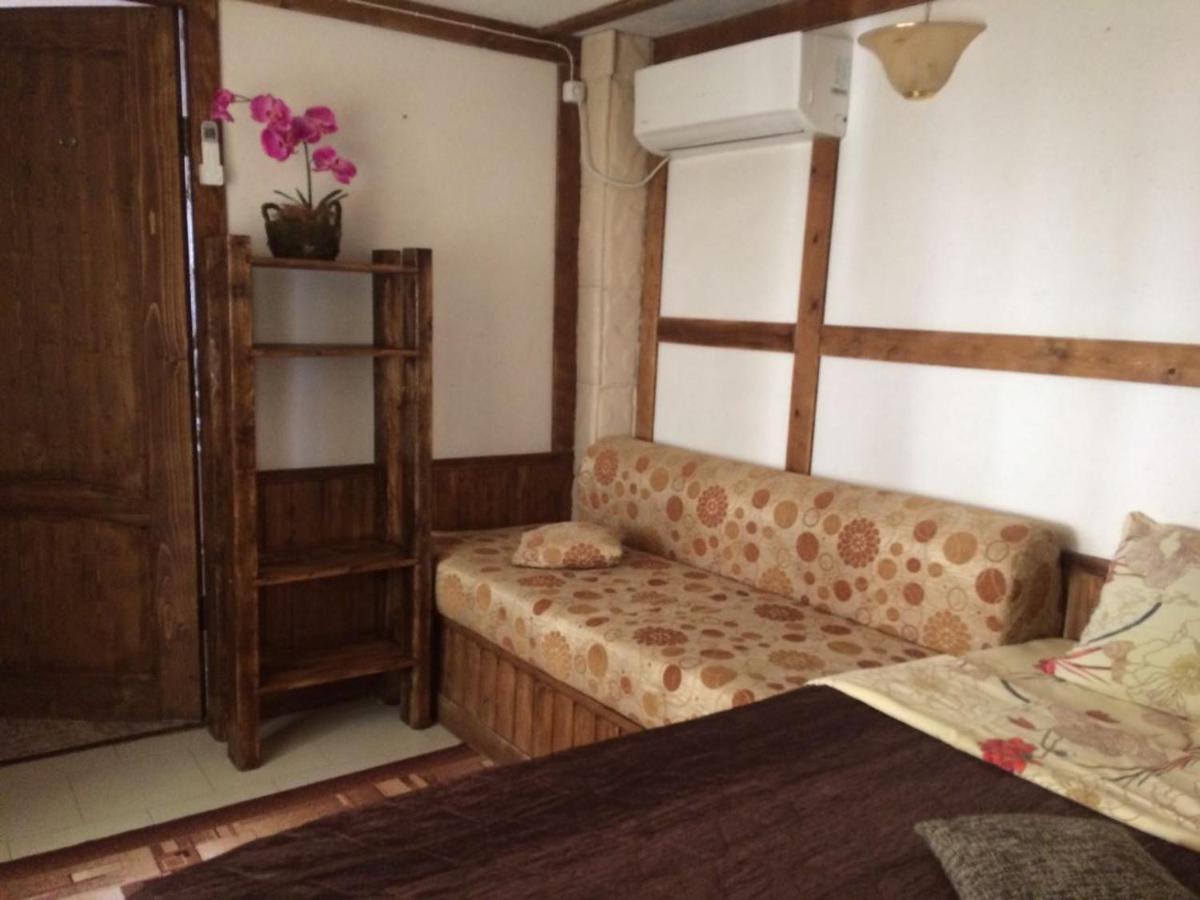 U Palycha Guest House Sukhumi Ngoại thất bức ảnh